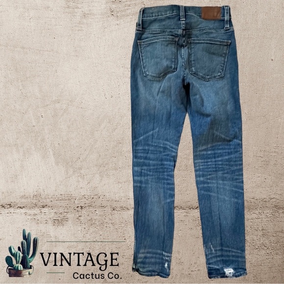 LIKE NEW! MADEWELL Slim Straight Jeans: Distressed Button-Front Edition! - Picture 7 of 10